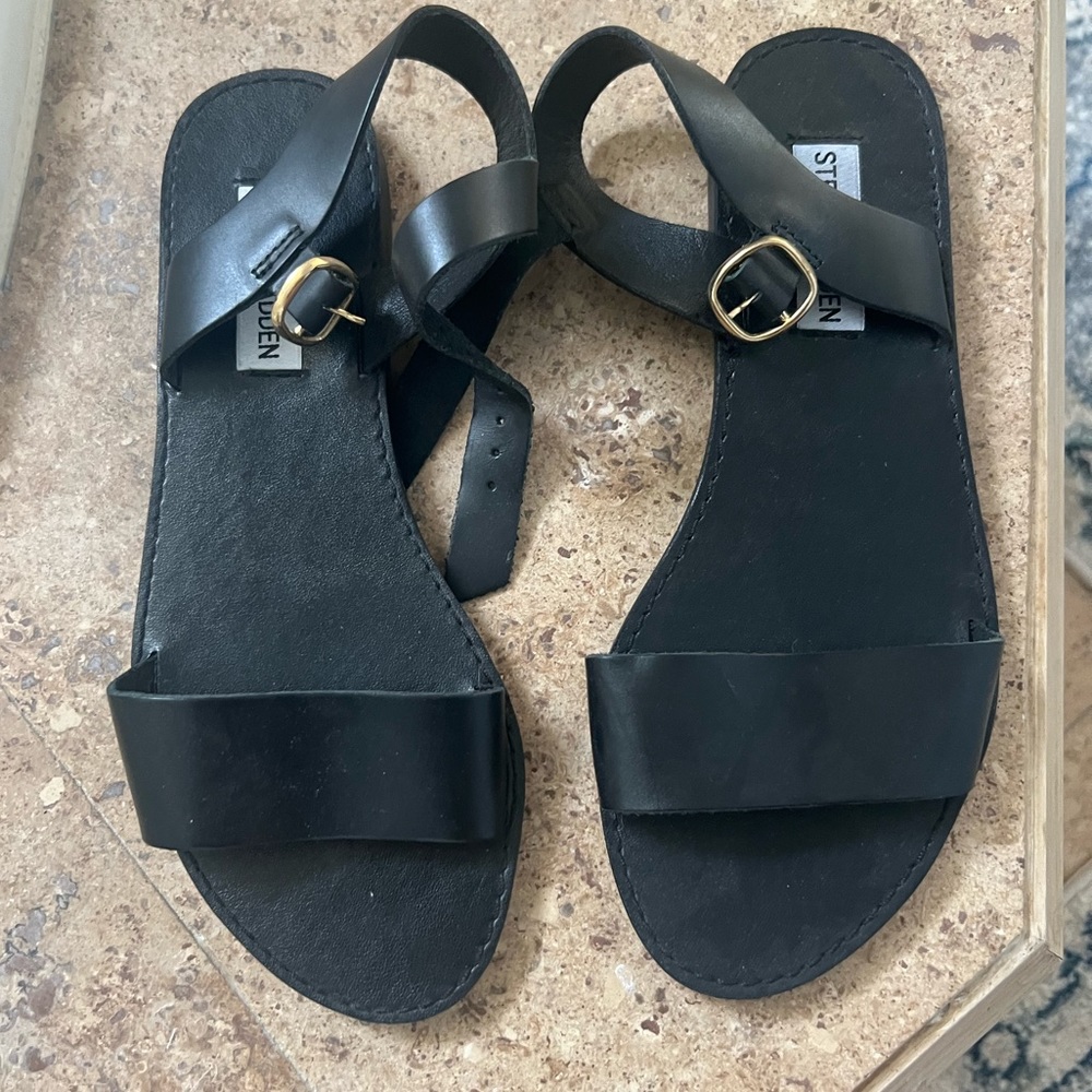 Size 6.5 Steve Madden Sandals